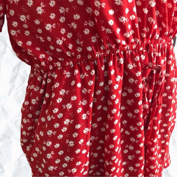 One Clothing Red White Floral Romper - size large - Picture 4 of 6